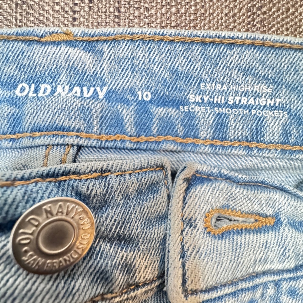 Old Navy Sky-Hi Straight Extra High Rise Button Fly Raw Hem Jeans Light Wash 10 - Picture 2 of 7